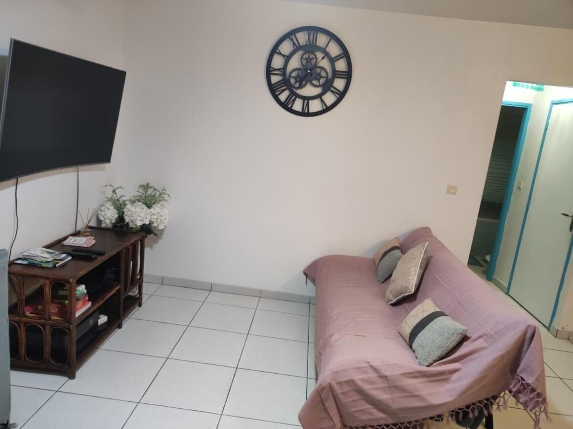 Charmant Appt Proche De Toutes Commodites La Possession Exterior foto