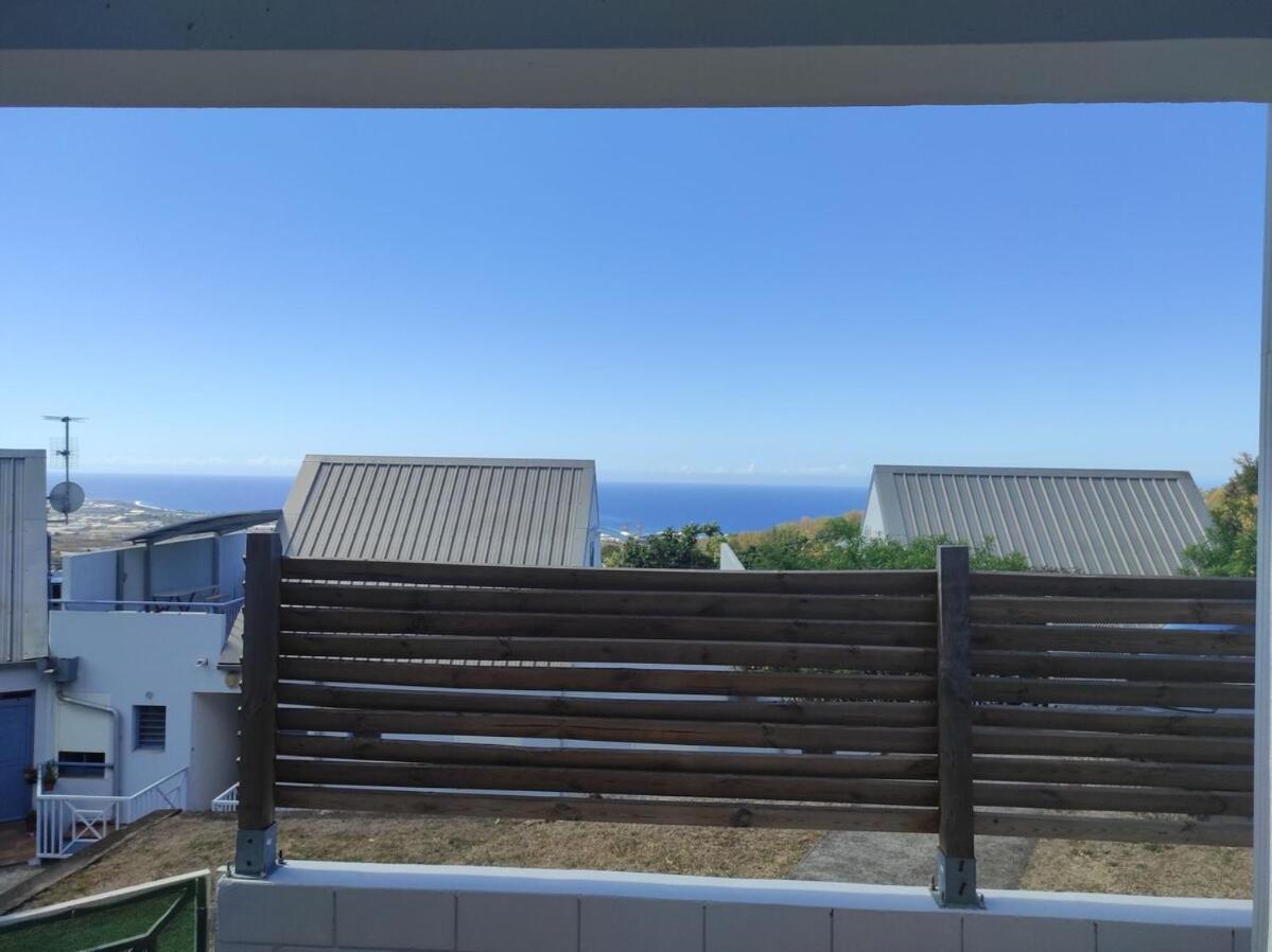 Charmant Appt Proche De Toutes Commodites La Possession Exterior foto